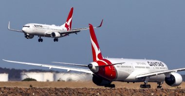 A Qantas Boeing 737-800 plane (L) coming in to land next to a Qantas Boeing 787 Dreamliner aircraft preparing for take-off at Sydney International Airport, Sydney, Australia, Sept. 4, 2024. (AFP Photo)