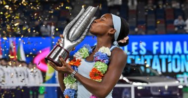 U.S.&#039; Coco Gauff kisses her trophy after winning the Wuhan Open title in Wuhan, China, Oct. 12, 2025. (AFP Photo)