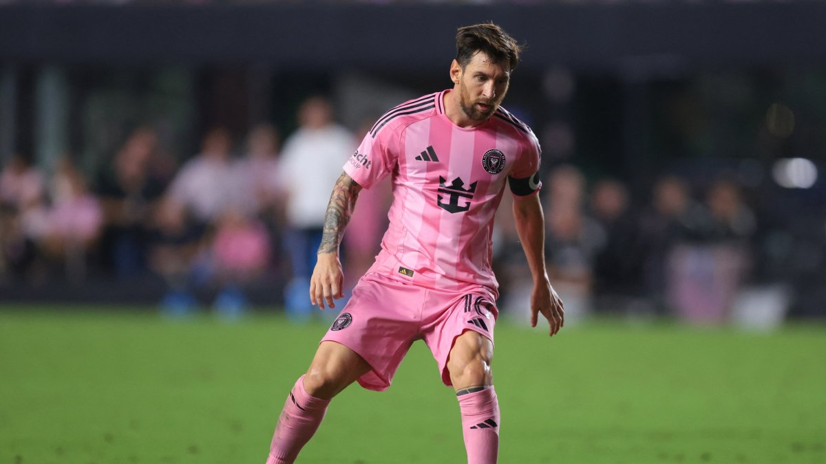 Inter Miami&#039;s Lionel Messi dribbles the ball during the MLS match against Atlanta United at Chase Stadium, Fort Lauderdale, U.S., Oct. 11, 2025. (Reuters Photo) 