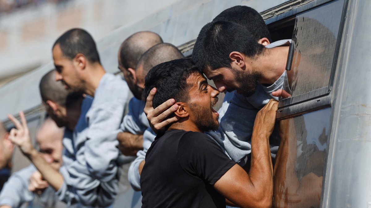 A man greets a freed Palestinian prisoner released by Israel as part of a hostage-prisoner swap, in Khan Younis, southern Gaza Strip, Palestine, Oct. 13, 2025. (Reuters Photo)