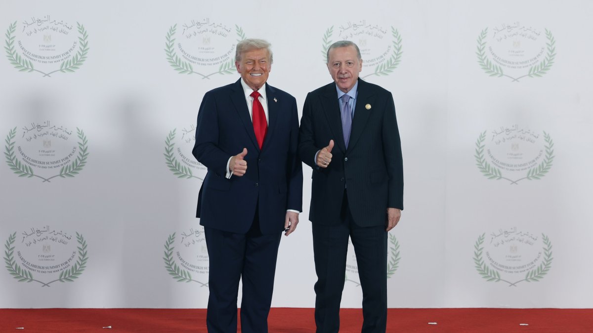 U.S. President Donald Trump and President Recep Tayyip Erdoğan pose for a photo during a summit on Gaza in Sharm el-Sheikh, Oct. 13, 2025 (AA Photo)