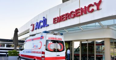 An ambulance parked outside a hospital emergency ward, Istanbul, Türkiye, May 25, 2020. (Shutterstock Photo)