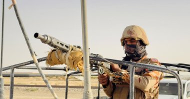 A Pakistani soldier patrols along the de facto Pakistan-Afghan border in Chaman, Pakistan, Oct. 12, 2025. (EPA Photo)