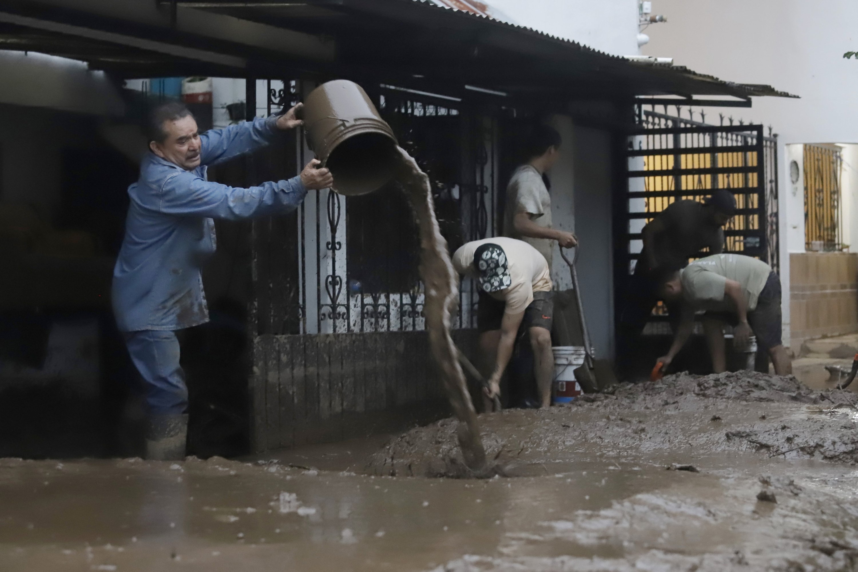 130 dead or missing after heavy rains swamp towns across Mexico