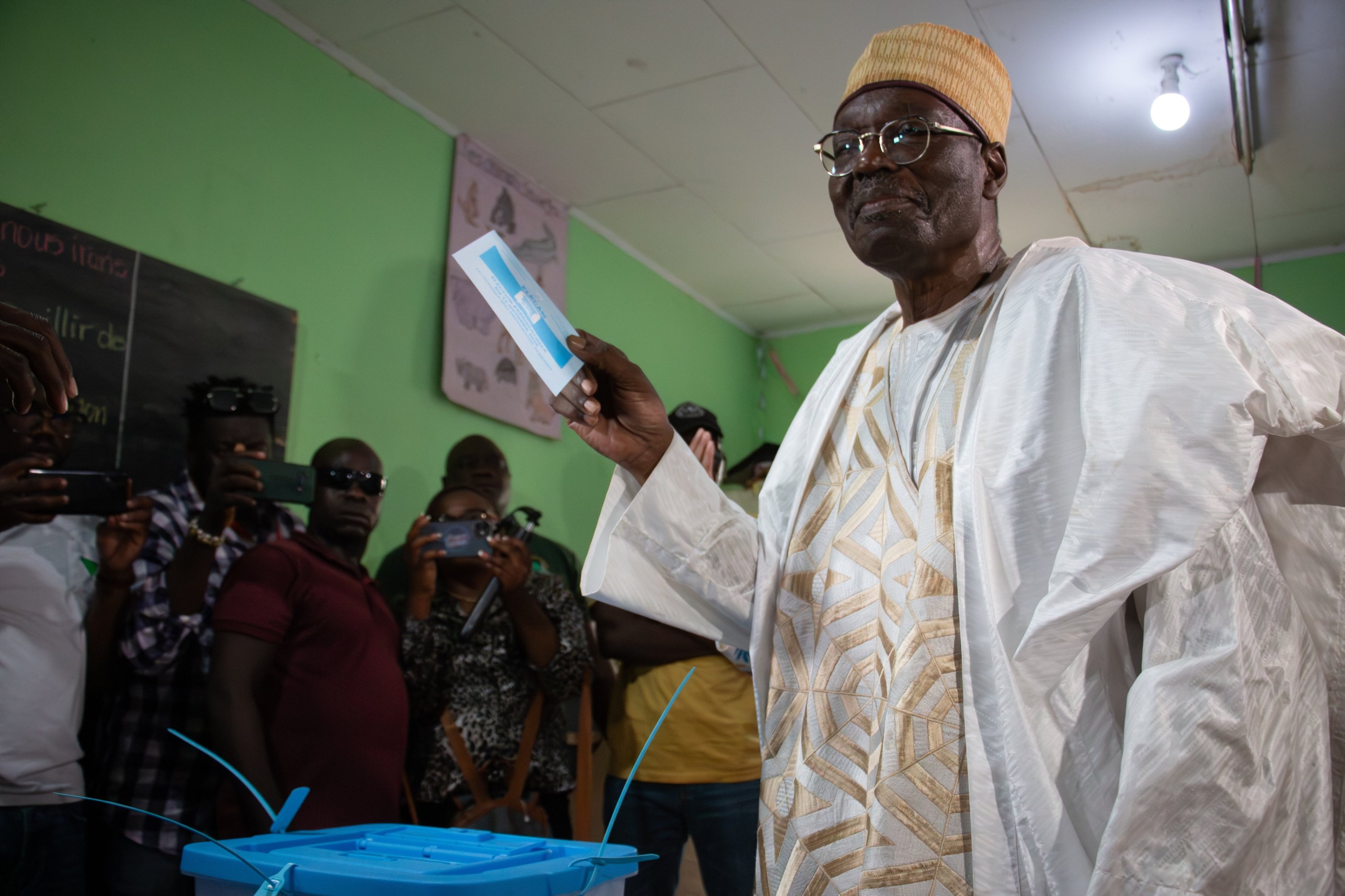 Cameroon opposition leader Tchiroma claims presidential poll win