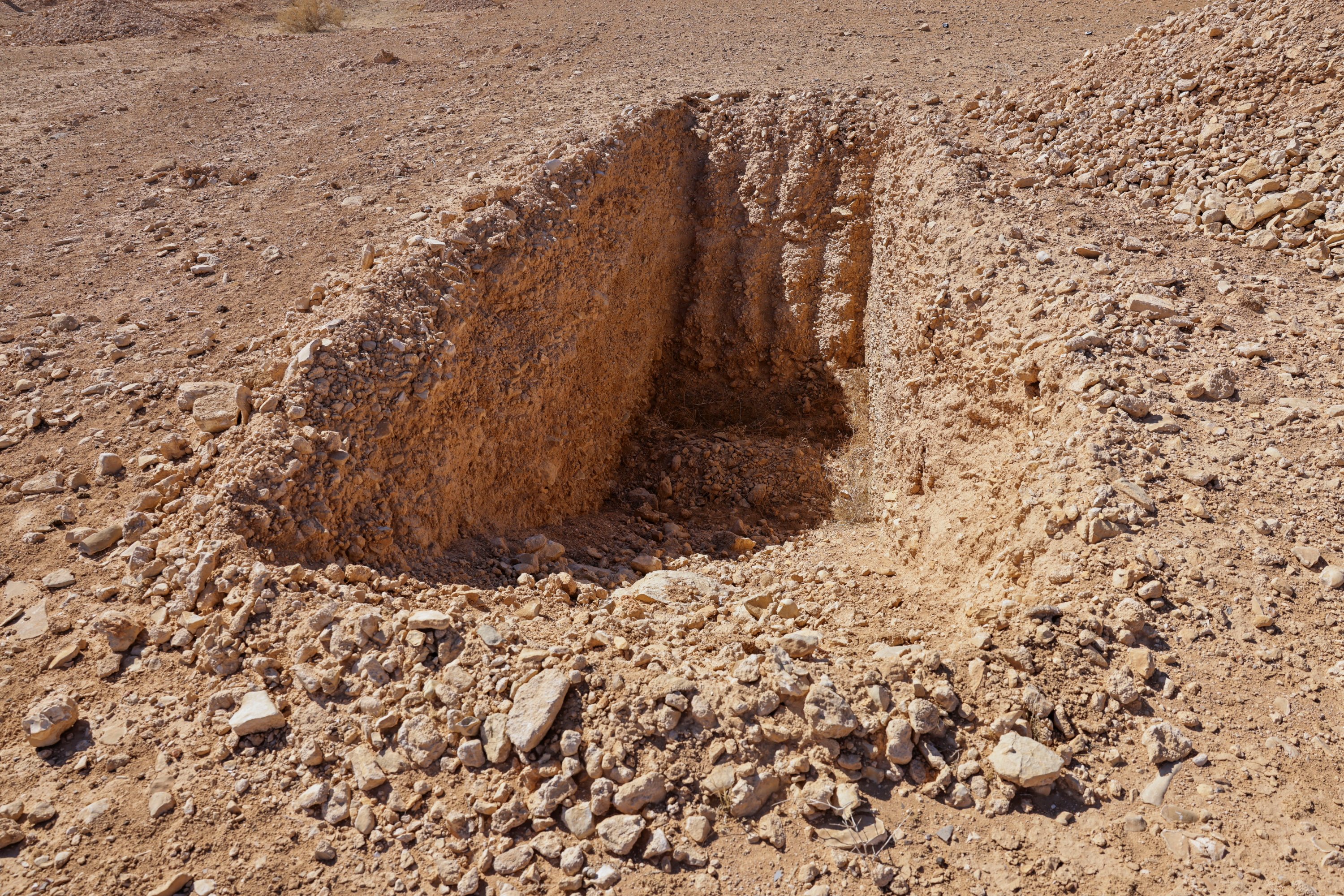 A detail of what one witness told Reuters was an incomplete trench dug to take bodies in this mass grave site in the desert near the eastern Syrian town of Dhumair, Feb.27, 2025. (Reuters Photo)
