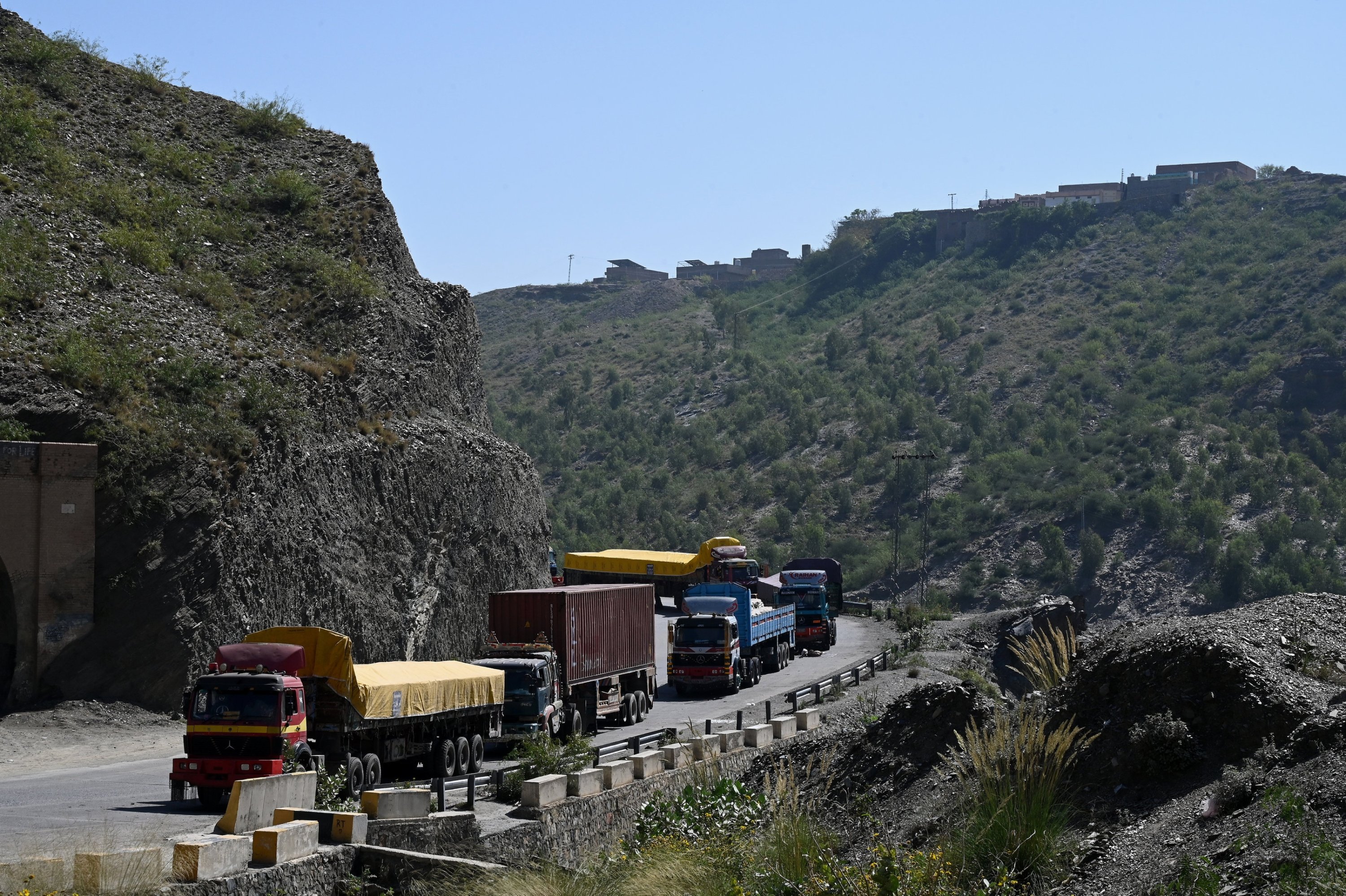 Fresh clashes break out on border between Pakistan and Afghanistan