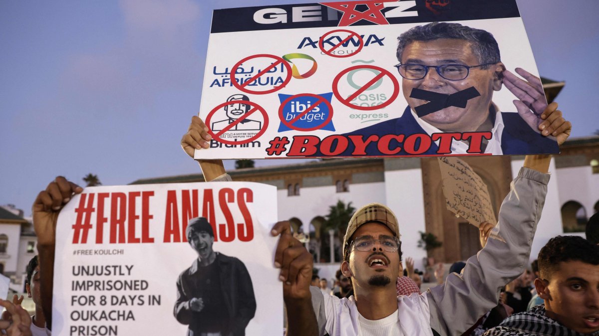 Demonstrators lift placards during a youth-led protest demanding reforms to public health care and education at Mohamed V Square, Casablanca, Morocco, Oct. 6, 2025. (Photo AFP)