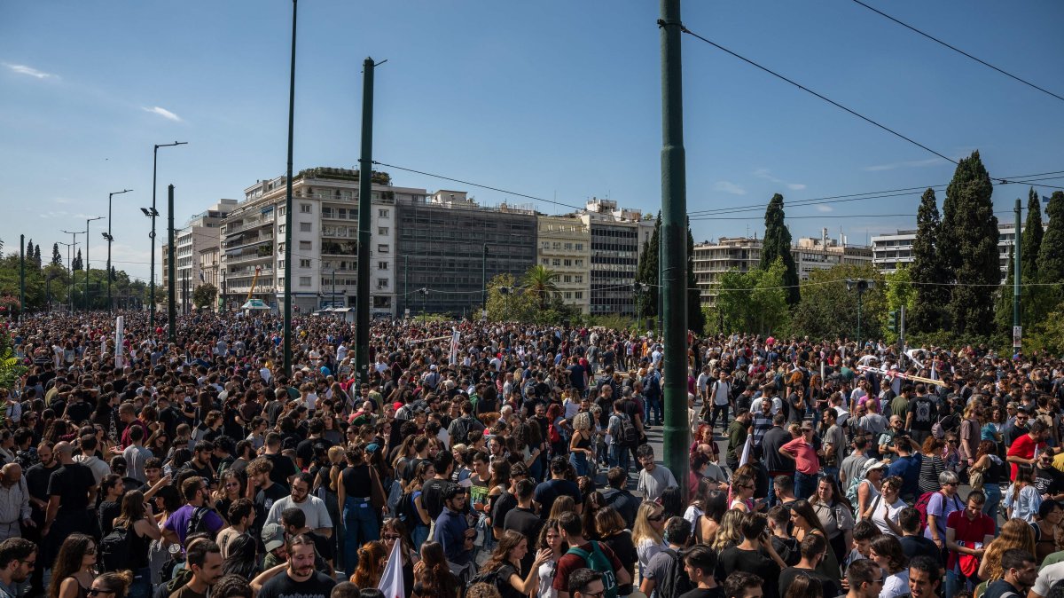 New Greek strike against proposed labor reforms disrupts services
