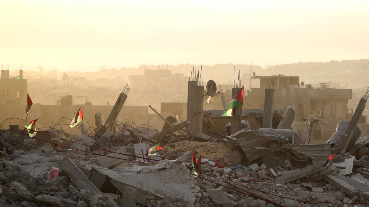 Palestinian flags flutter on top of rubble, Gaza City, Palestine, Oct. 12, 2025. (AFP Photo)