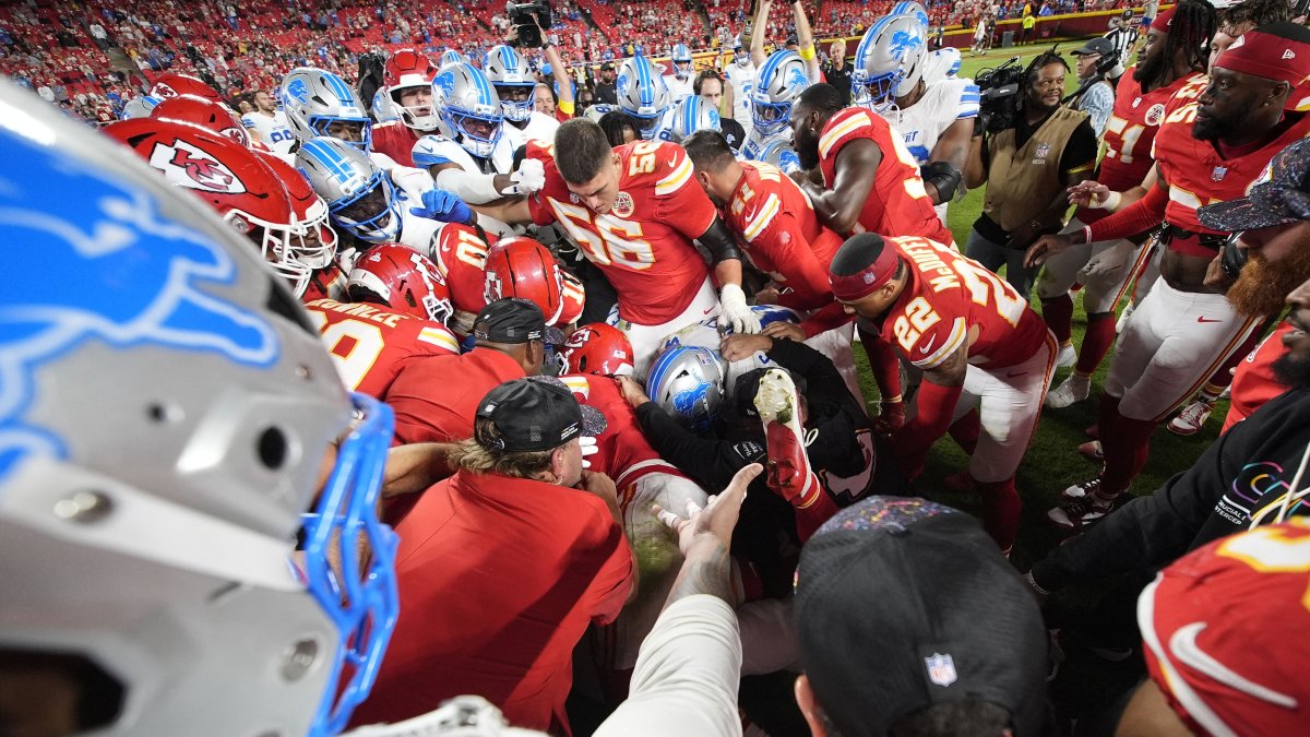 Detroit Lions safety Brian Branch and Kansas City Chiefs wide receiver Juju Smith-Schuster get into a fight after the game at GEHA Field at Arrowhead Stadium, Kansas City, U.S., Oct. 12, 2025. (Reuters Photo)