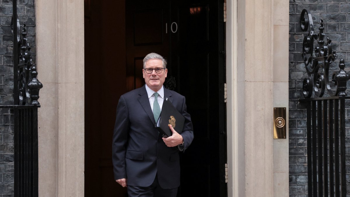 British Prime Minister Keir Starmer leaves 10 Downing Street, following a cabinet meeting, in London, Britain, Oct. 14, 2025. (Reuters Photo)