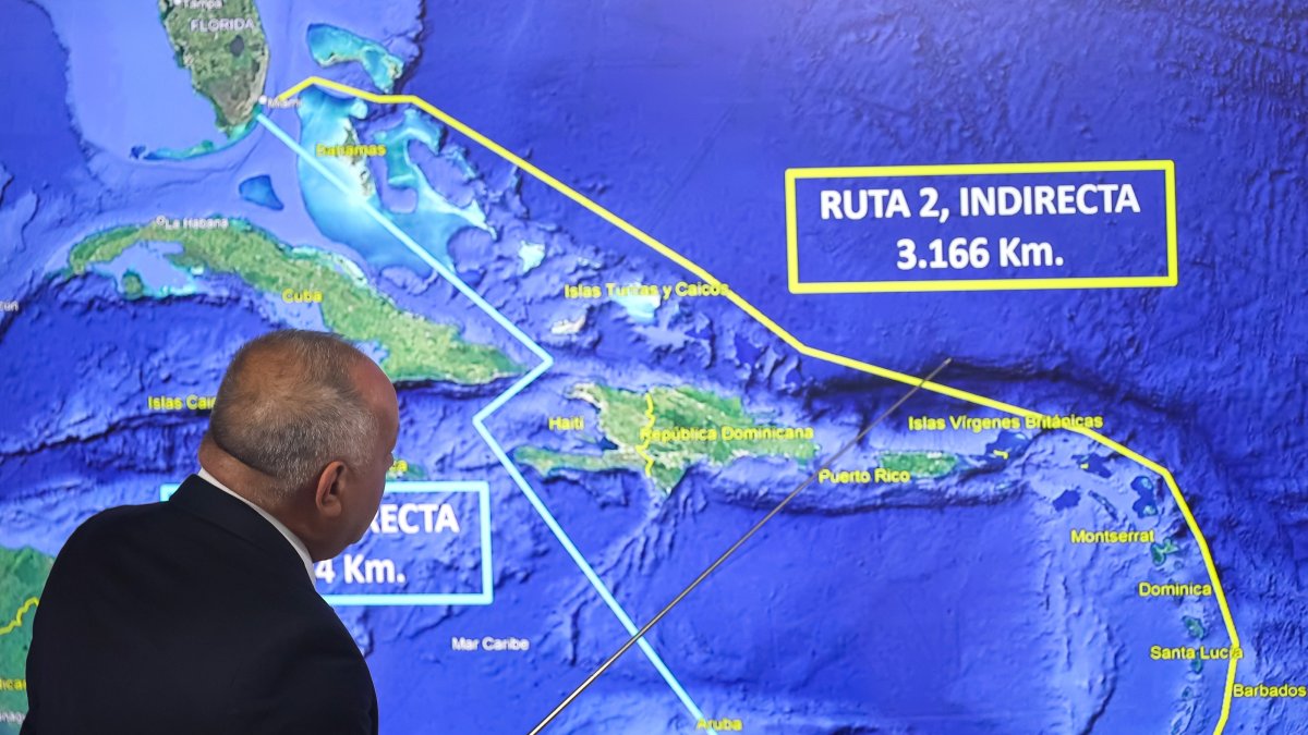 Diosdado Cabello, Venezuela&#039;s Minister of the Interior, Justice, and Peace, shows a map during a press conference in Caracas, Venezuela, Sept. 17, 2025. (EPA Photo)