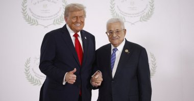 U.S. President Donald Trump (L) and Palestinian Authority President Mahmoud Abbas pose for a photo at a world leaders&#039; summit on ending the Gaza war, amid a U.S.-brokered prisoner-hostage swap and cease-fire deal between Israel and Hamas, Sharm el-Sheikh, Egypt, Oct. 13, 2025. (Reuters Photo)