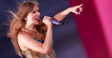 U.S. singer-songwriter Taylor Swift performs during her Eras Tour at SoFi Stadium in Inglewood, California, U.S., Aug. 7, 2023. (AFP Photo)