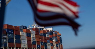 A cargo ship full of shipping containers is seen at the port of Oakland, California, U.S., Aug. 4, 2025. (Reuters Photo)