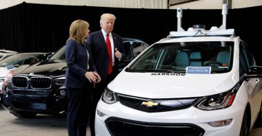 U.S. President Donald Trump talks with General Motors CEO Mary Barra (L) at the American Center for Mobility in Ypsilanti Township, Michigan, U.S. March 15, 2017. (Reuters Photo)