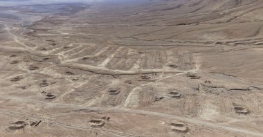 A drone view of the mass grave site in the desert near the eastern Syrian town of Dhumair, Feb. 27, 2025. (Reuters Photo)