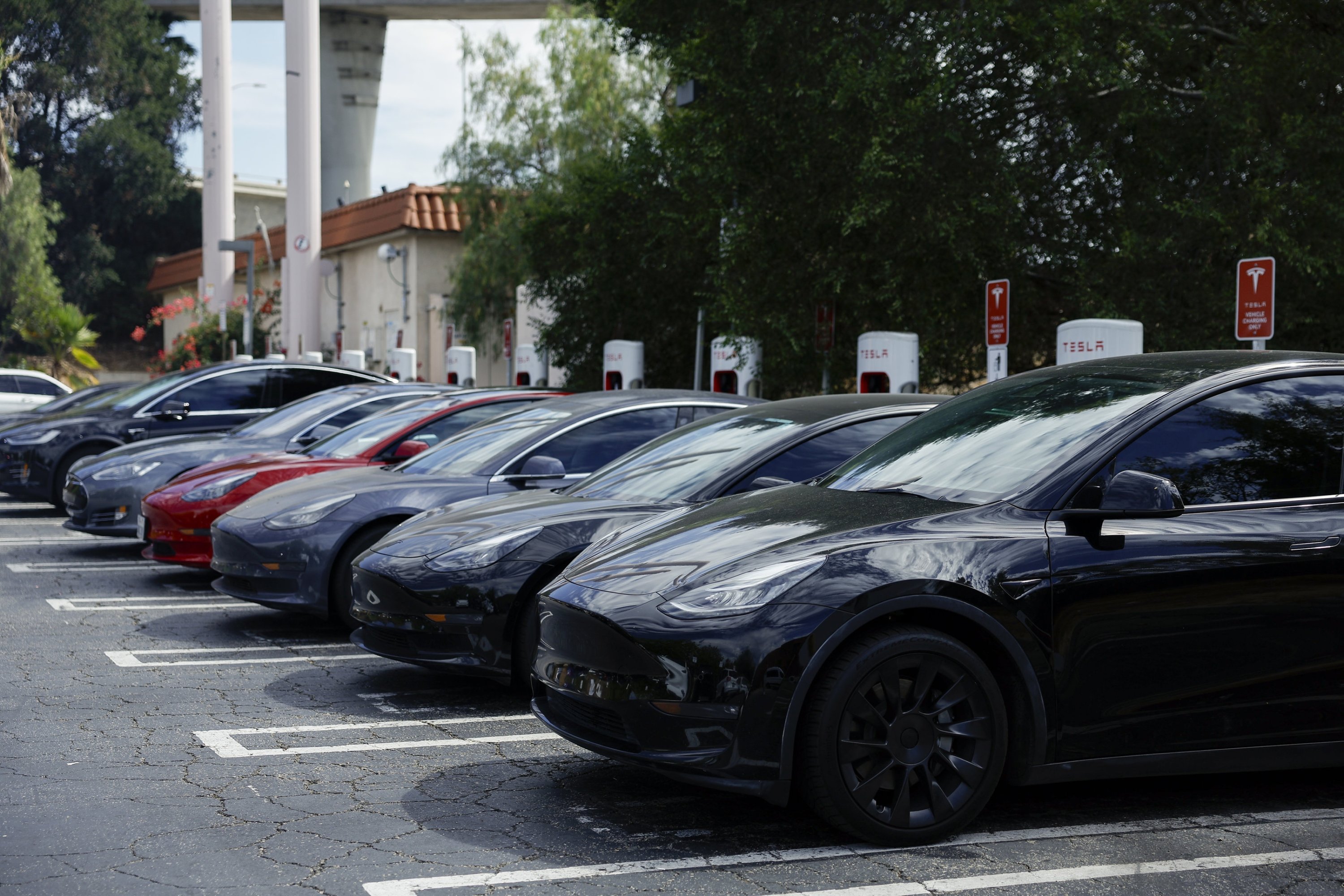 Global EV sales hit fresh record, break 2M mark in September