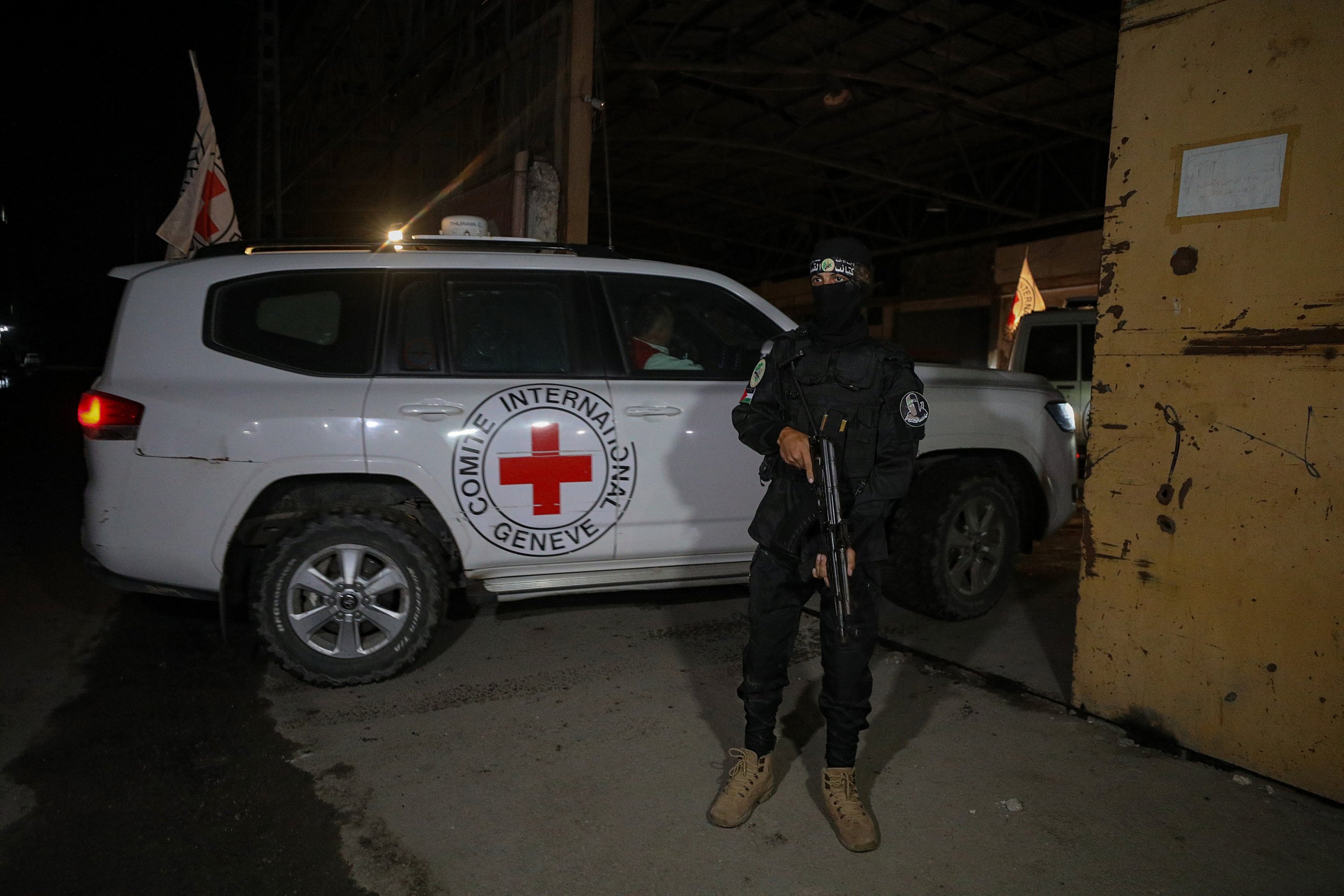 Trump warns of Gaza fighting as Hamas returns hostage remains | Daily Sabah