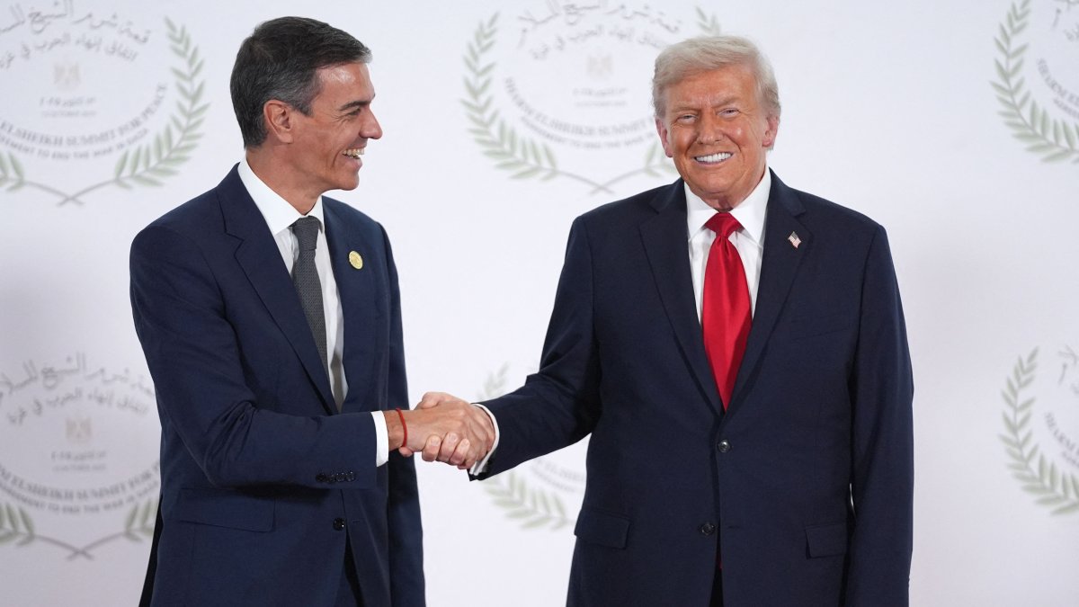 U.S. President Donald Trump greets Spain’s Prime Minister Pedro Sanchez during a summit on Gaza in Sharm el-Sheikh, Egypt, Oct. 13, 2025. (AFP Photo)