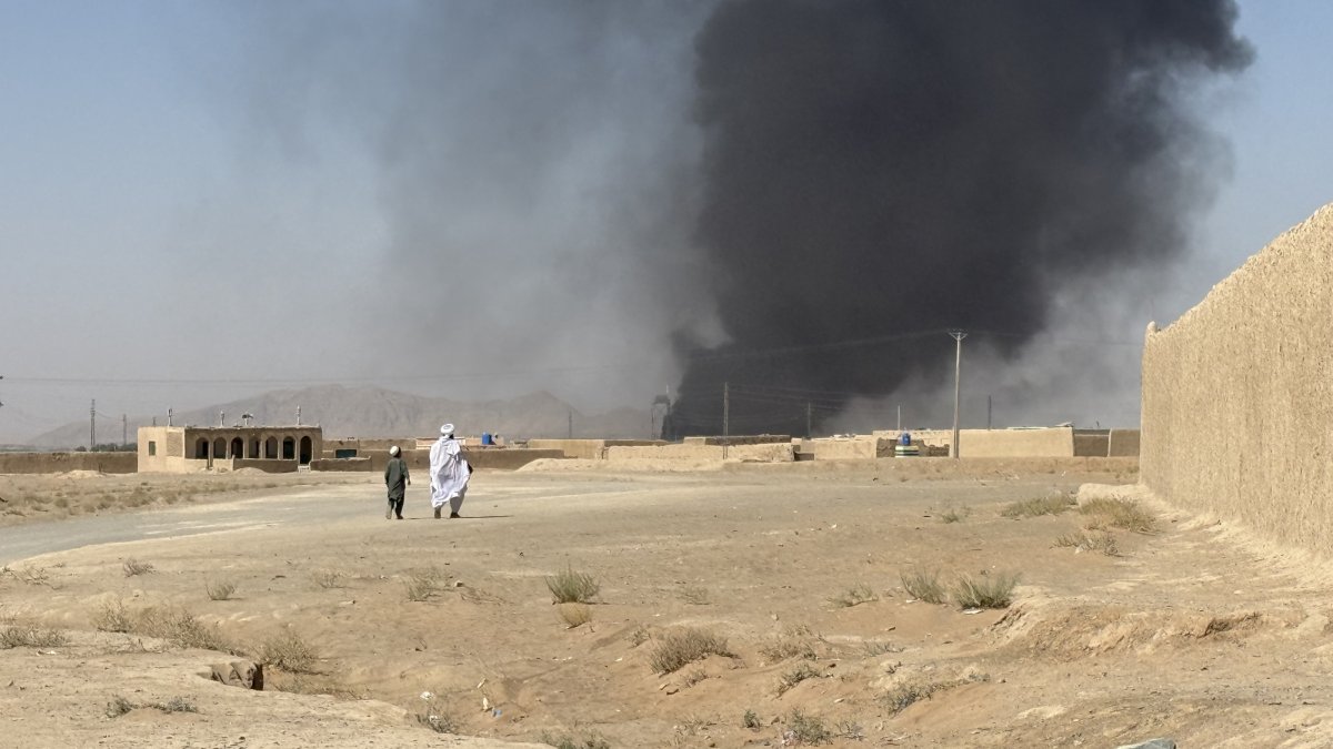 Smoke rises during clashes between Taliban security forces and Pakistani soldiers at Pak-Afghan border, in Chaman, Pakistan, Oct. 15, 2025. (EPA Photo)