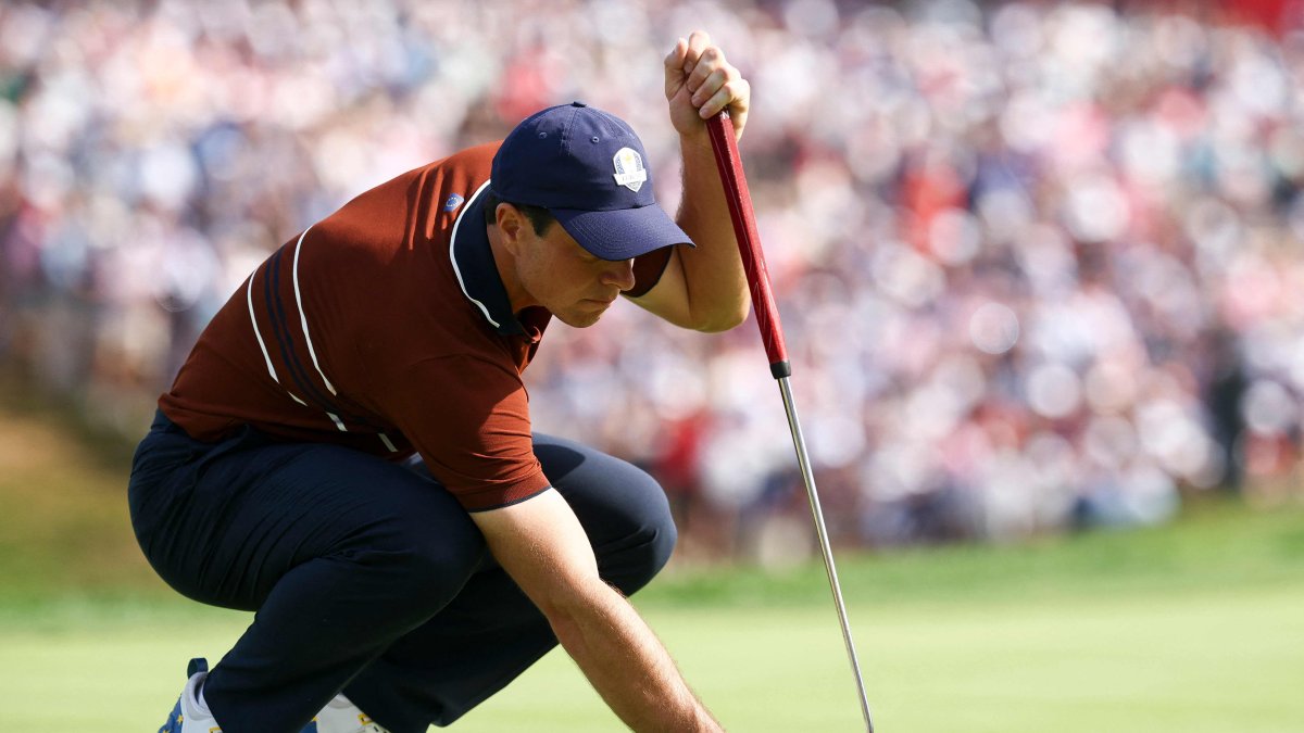 Viktor Hovland of Team Europe lines up a putt on the 14th green during the Saturday morning foursomes matches of the 2025 Ryder Cup at Black Course at Bethpage State Park Golf Course, Farmingdale, U.S., Sept. 27, 2025. (AFP Photo)