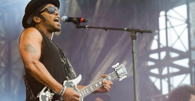 D&#039;Angelo performs at the &quot;Made In America&quot; music festival, Philadelphia, U.S., Sept. 1, 2012. (AP Photo)