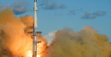 A SpaceX Super Heavy booster carrying the Starship spacecraft lifts off on its 11th test flight at the company&#039;s launch pad in Starbase, Texas, U.S., Oct. 13, 2025. (Reuters Photo)