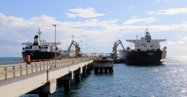 Crude oil is shipped from the marine terminal at Ceyhan in this undated file photo, Adana, southern Türkiye. (AA Photo)