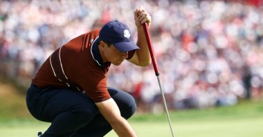 Viktor Hovland of Team Europe lines up a putt on the 14th green during the Saturday morning foursomes matches of the 2025 Ryder Cup at Black Course at Bethpage State Park Golf Course, Farmingdale, U.S., Sept. 27, 2025. (AFP Photo)