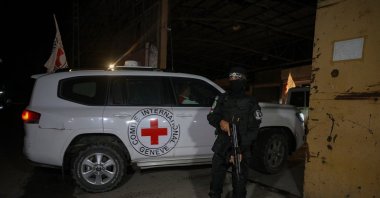 Vehicles of the International Committee of the Red Cross (ICRC) arrive to transport remains of Israeli hostages handed over by Hamas in Gaza City, Oct. 14, 2025. (EPA Photo)