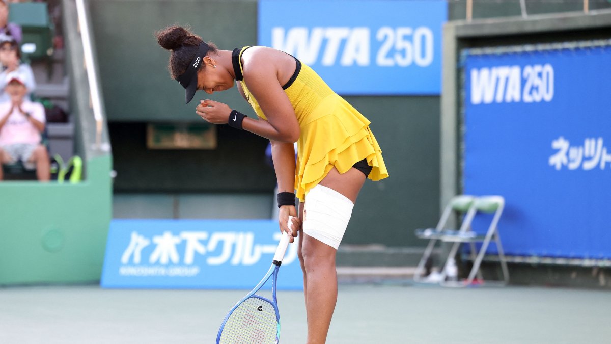 Japan&#039;s Naomi Osaka reacts after beating the Netherlands&#039; Suzan Lamens in their women&#039;s singles match at the Japan Open tennis tournament, Osaka, Japan, Oct.15, 2025. (AFP Photo)