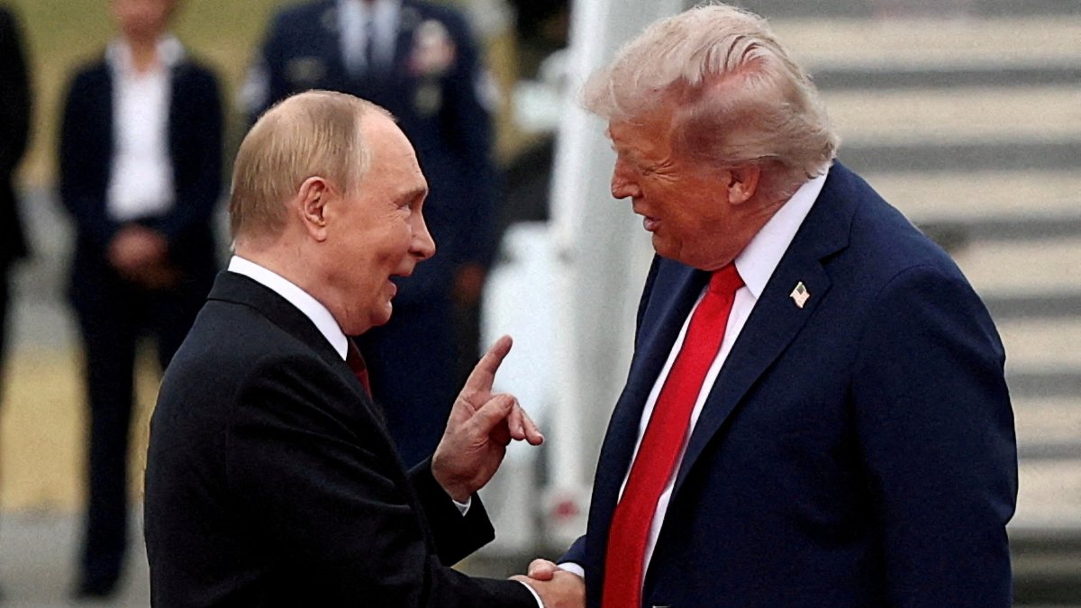 U.S. President Donald Trump shakes hand with Russian President Vladimir Putin, as they meet to negotiate for an end to the war in Ukraine, at Joint Base Elmendorf-Richardson in Anchorage, Alaska, U.S., Aug.15, 2025. (Reuters File Photo)