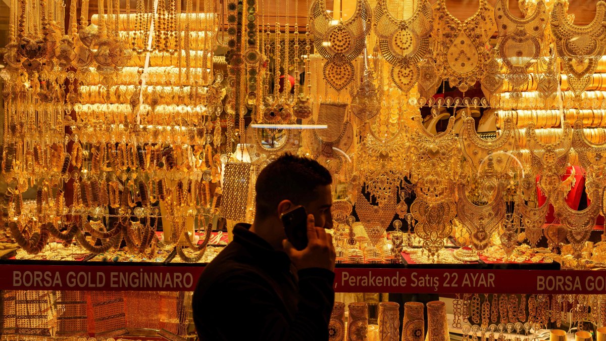 A man walks past a gold shop at the Grand Baazar in Istanbul, Türkiye, Oct. 10, 2025. (AFP Photo)