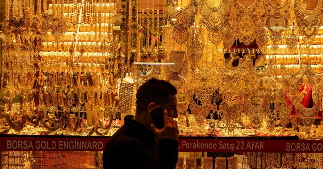 A man walks past a gold shop at the Grand Baazar in Istanbul, Türkiye, Oct. 10, 2025. (AFP Photo)