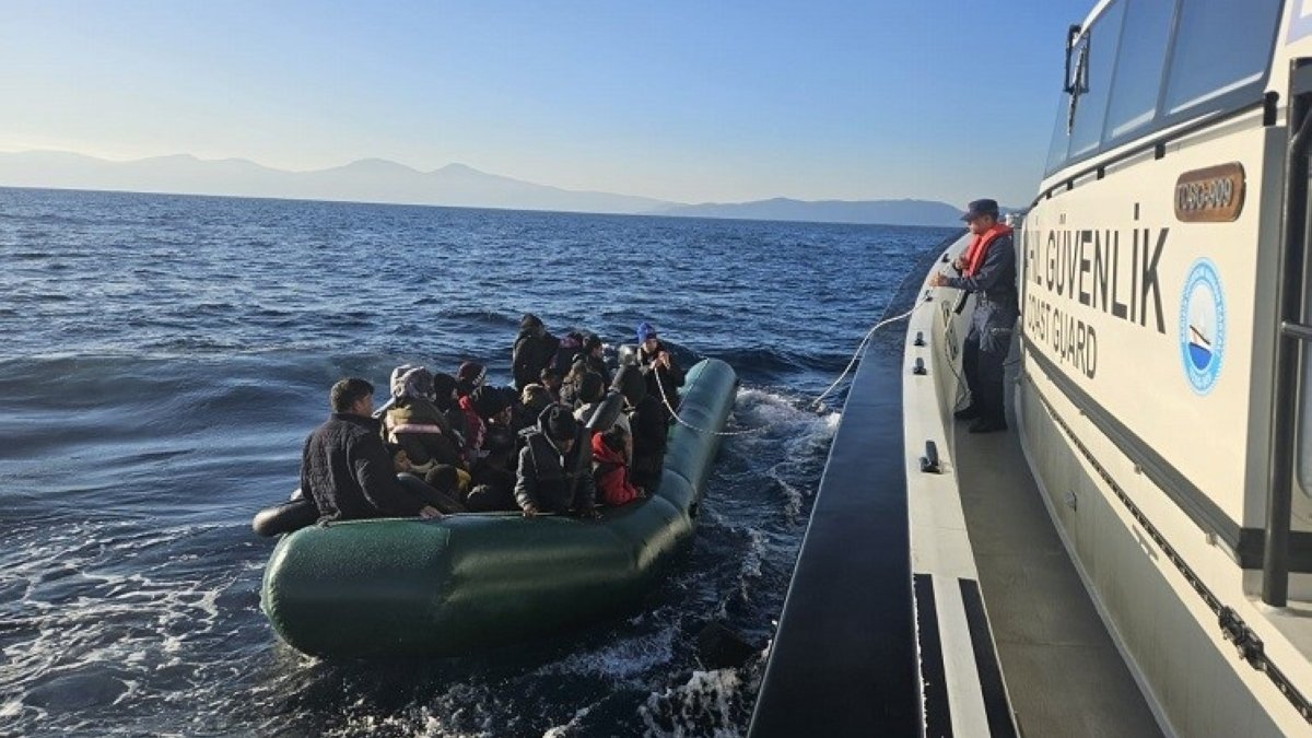 Turkish coast guard rescues 33 irregular migrants off Izmir coast