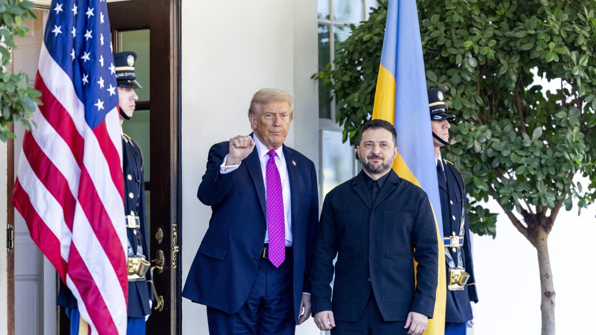 U.S. President Donald Trump greets Ukrainian President Volodymyr Zelenskyy as he arrives at the West Wing of the White House in Washington, D.C., Oct. 17, 2025. (EPA Photo)