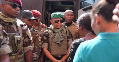 Colonel Michael Randrianirina (C) from the mutinous CAPSAT military contingent addresses the audience, Antananarivo, Madagascar, Oct. 16, 2025. (AFP Photo)