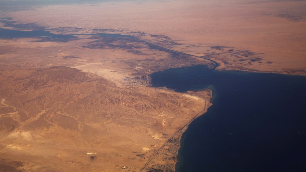 The Suez Canal connecting the Mediterranean Sea to the Red Sea is pictured from the window of a commercial plane flying over Egypt, Dec.18, 2019. (Reuters Photo)