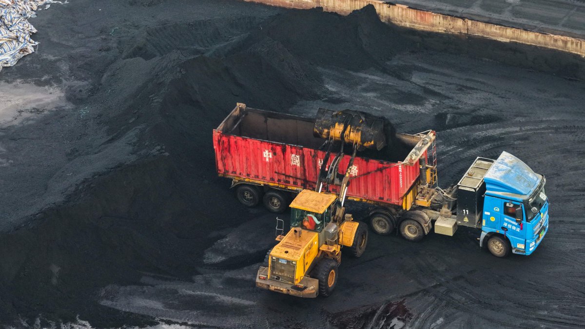 A truck is loaded with coal at a coal storage facility beside the Yangtse River in Nanjing, eastern Jiangsu province, China, Oct. 6, 2025. (AFP Photo)