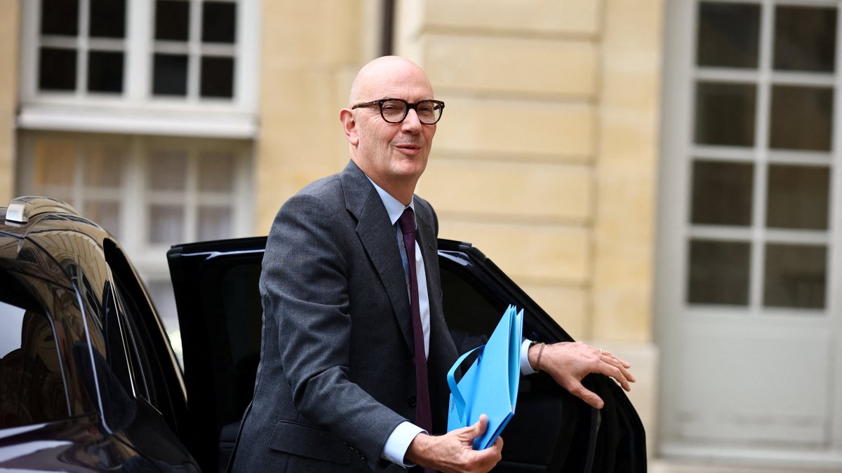 France&#039;s newly appointed Economy, Finance, and Industrial, Energy and Digital Sovereignty Minister Roland Lescure arrives for a working meeting with the country&#039;s newly appointed Prime Minister Sebastien Lecornu and members of the new governement, at the Hotel Matignon in Paris, France, Oct. 13, 2025. (Reuters Photo)