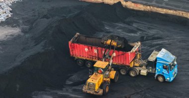 A truck is loaded with coal at a coal storage facility beside the Yangtse River in Nanjing, eastern Jiangsu province, China, Oct. 6, 2025. (AFP Photo)