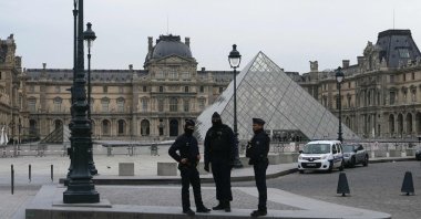 French police officers stand in front of the Louvre Museum after robbery, in Paris, France, Oct. 19, 2025. (AFP Photo)