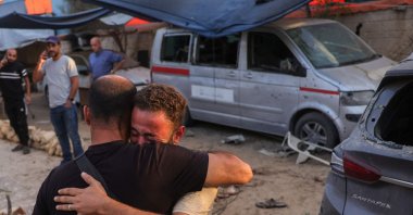 Members of the press mourn following an Israeli strike that struck a house used by journalists in the Al-Zawayda city near Deir al-Balah, in the central Gaza, Oct. 19, 2025. (AFP Photo)
