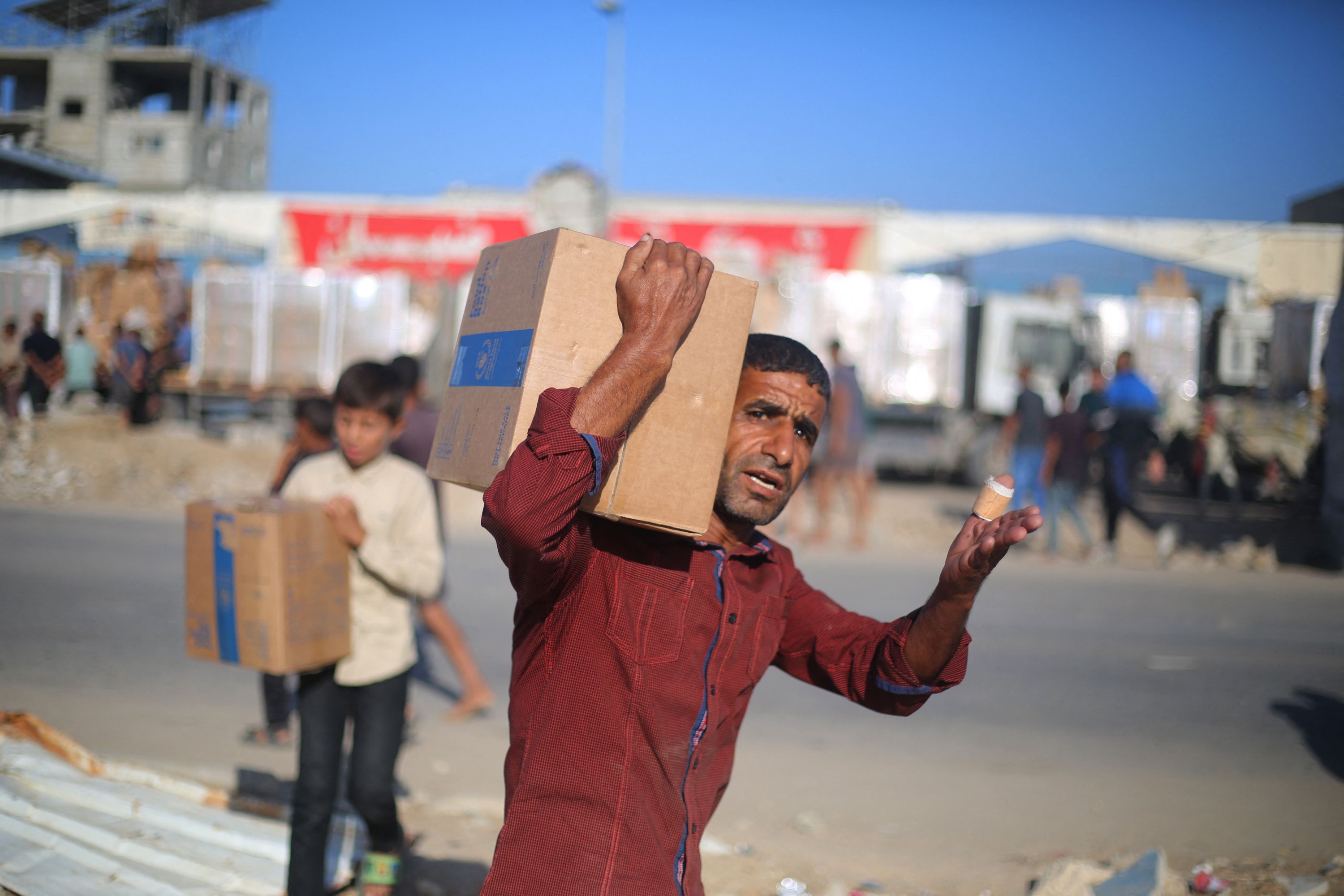 Israel allows some aid into Gaza despite int'l calls to do more