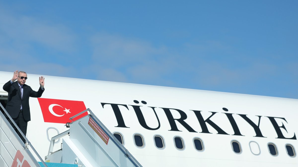 President Recep Tayyip Erdoğan is seen embarking on the presidential plane before flying to Egypt, Ankara, Türkiye, Oct. 13, 2025. (AA Photo)