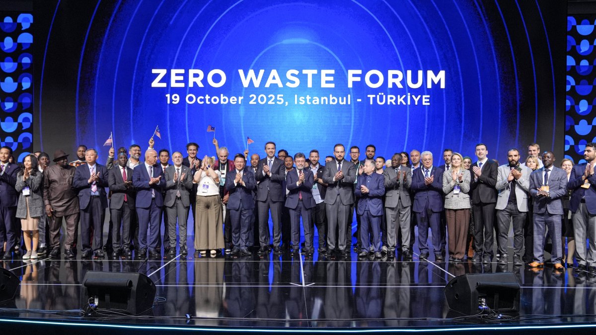 Delegates and participants pose for a group photo at the conclusion of the first Global Zero Waste Forum, Istanbul, Türkiye, Oct. 19, 2025. (AA Photo)