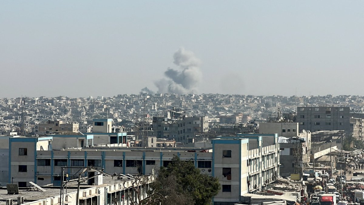 Smoke rises following an Israeli strike in Khan Younis, southern Gaza Strip, Oct. 20, 2025. (Reuters Photo)