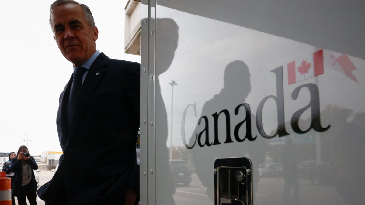 Canada&#039;s Prime Minister Mark Carney attends an event with members of Canada Border Services Agency (CBSA), in Niagara Falls, Ontario, Canada, Oct. 17, 2025. (Reuters Photo)